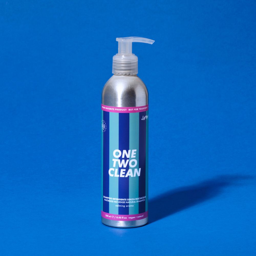 Shampoo secco naturale per cani pulizia senza acqua con One Two Clean di Jampy