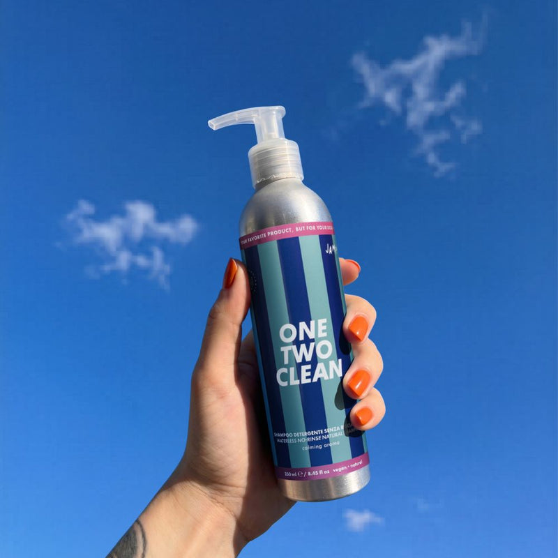 Shampoo secco naturale per cani pulizia senza acqua con One Two Clean di Jampy