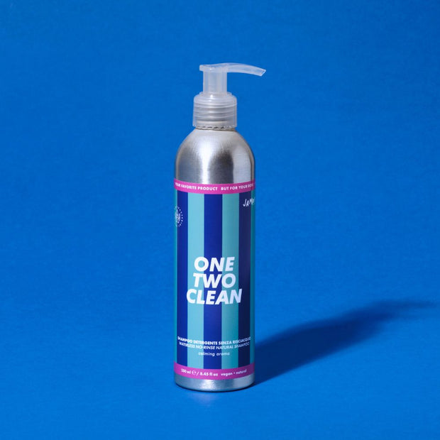 Shampoo secco naturale per cani pulizia senza acqua con One Two Clean di Jampy